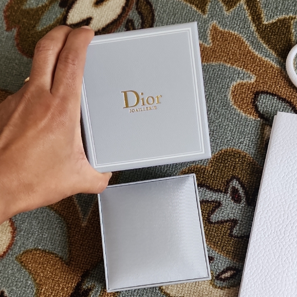 Dior White and Gold Packaging Set - Picture 12 of 17